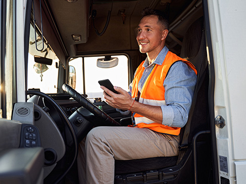 Chauffeur-livreur longue distance : la solution sur-mesure pour vos expéditions urgentes